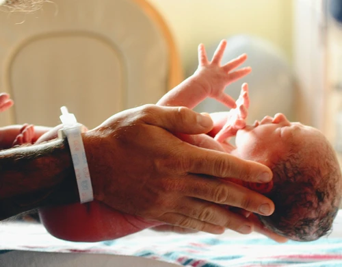 Patientnära absorbent.