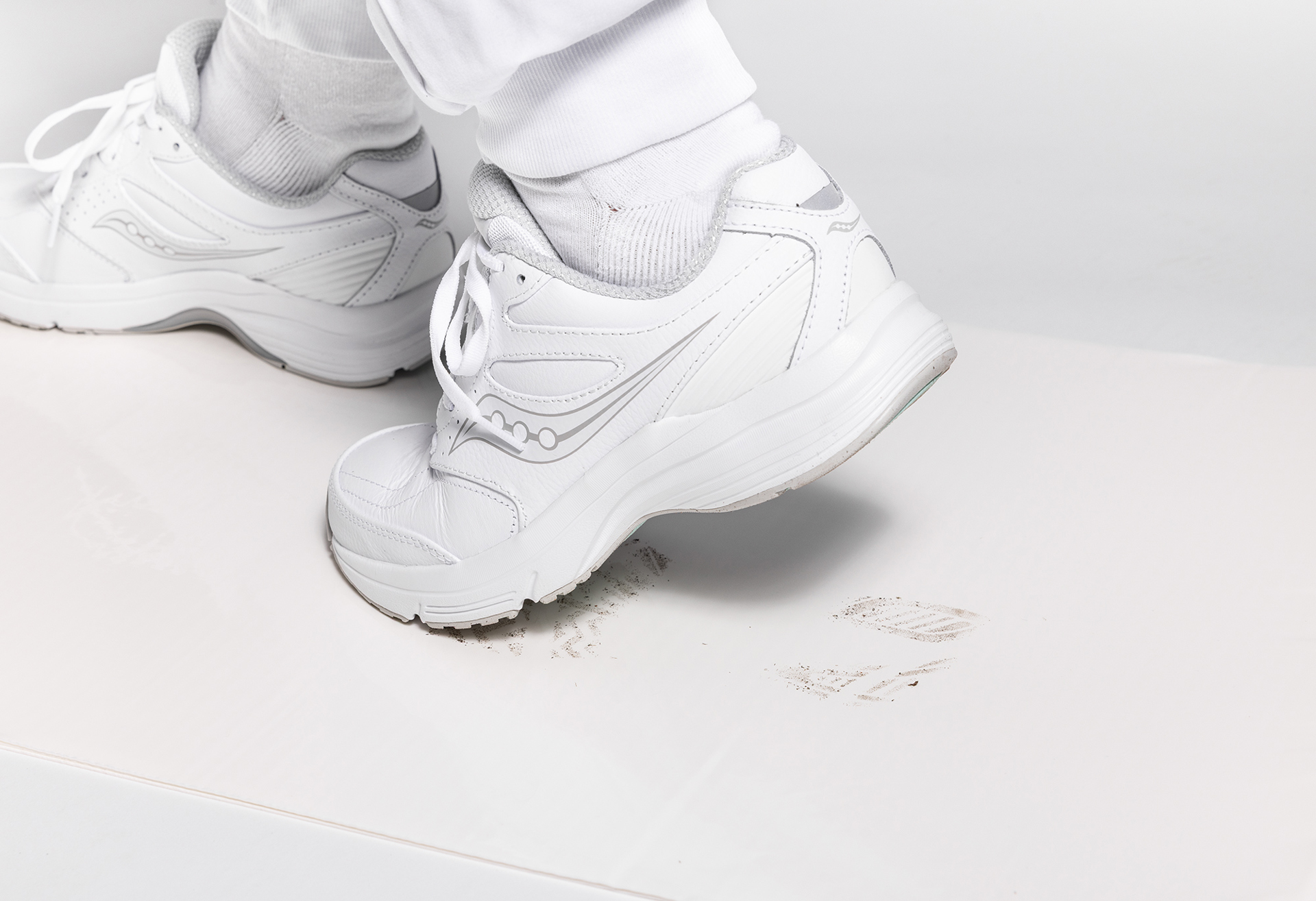 Vit klibbmatta_skoavtryck.jpg.